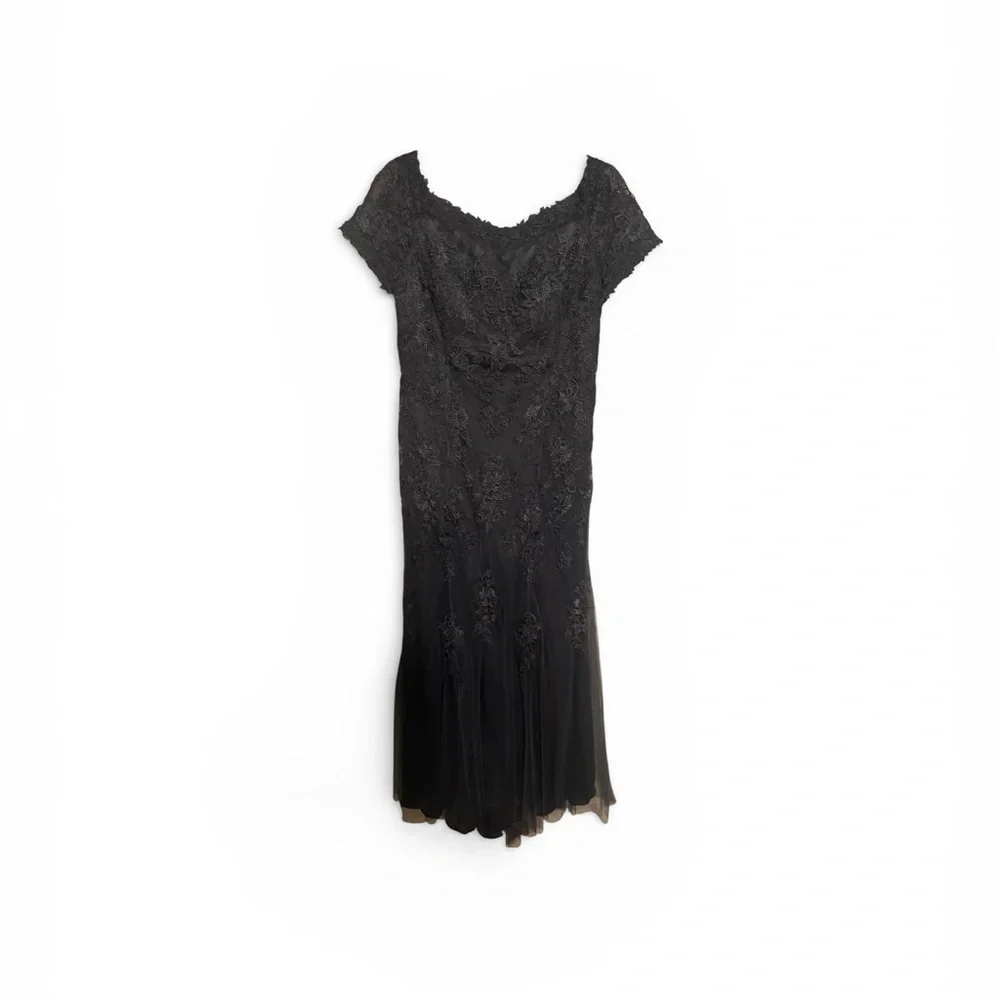 Jade Iron Lace Dress - Picture 3 of 4